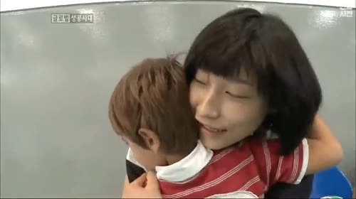 김연경 만나고 수줍어하는 터키 소년팬