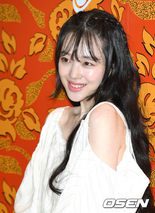 "심경노트 발견"..우울증 설리, 사실은 도와달라 몸부림쳤던